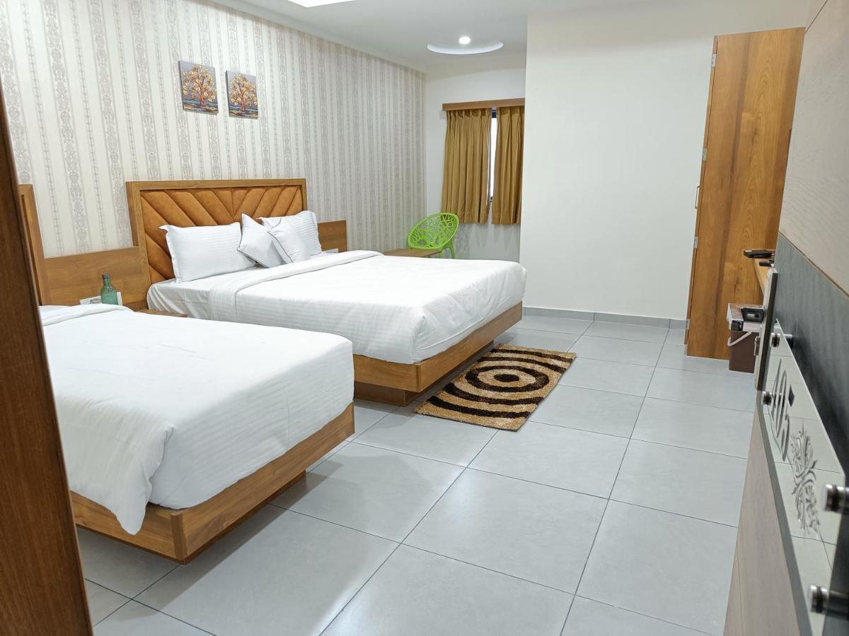 Hotel Lotus Anand Bagian luar foto