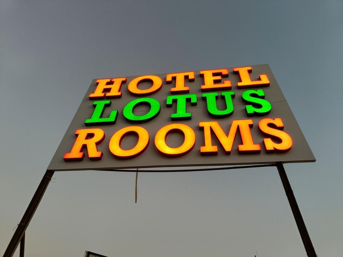 Hotel Lotus Anand Bagian luar foto