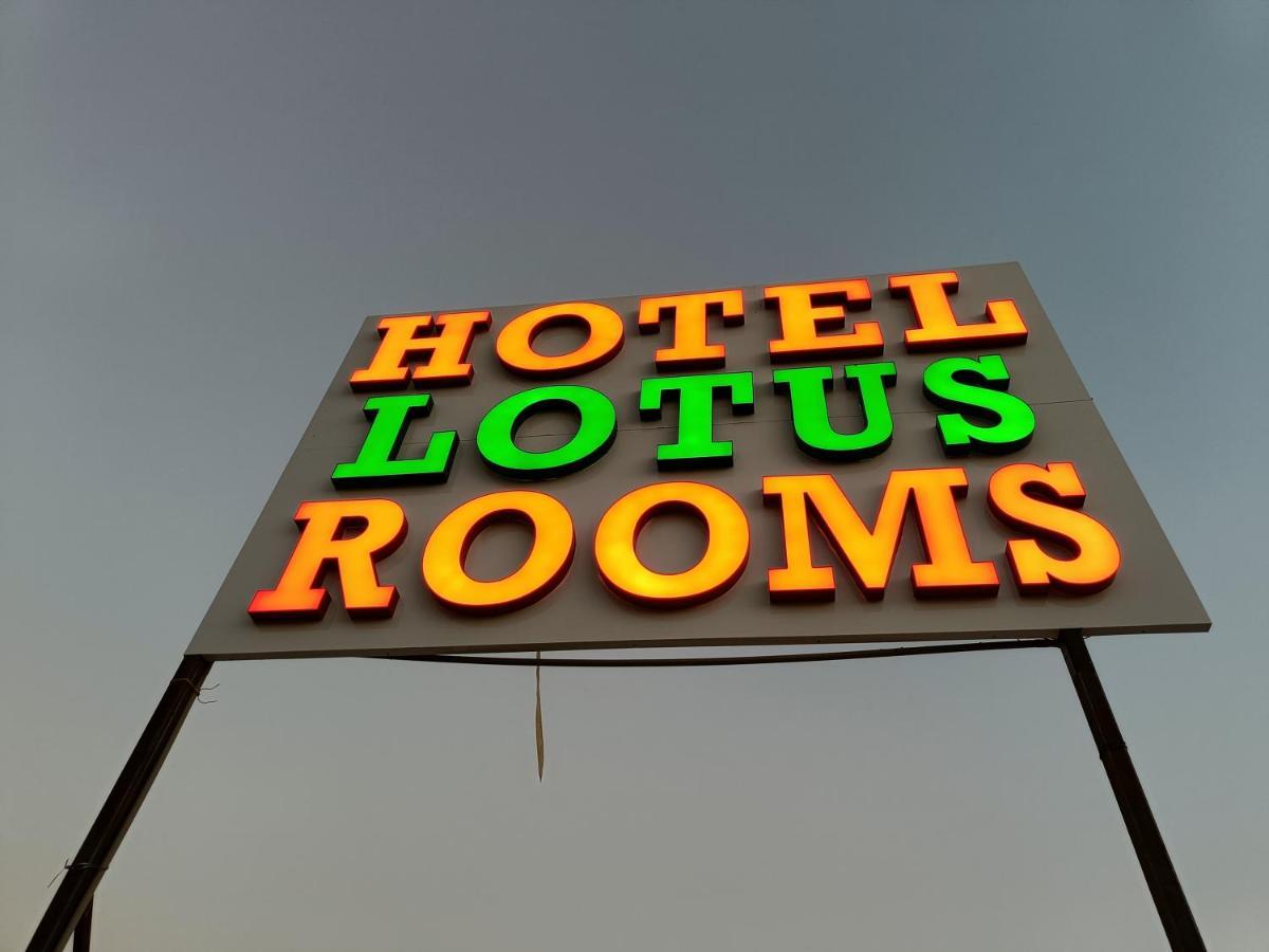 Hotel Lotus Anand Bagian luar foto